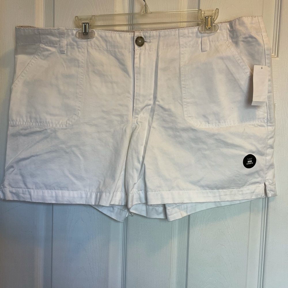 Old Navy beige mid length shorts size 18